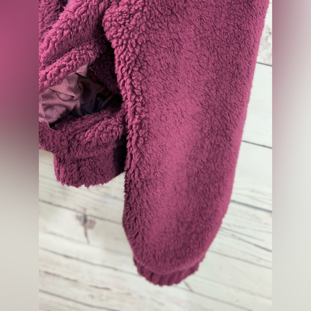 Kimchi Blue Urban Outfitters Faux Sherpa Wine Colored Teddy Jacket in Size XL - Picture 5 of 6